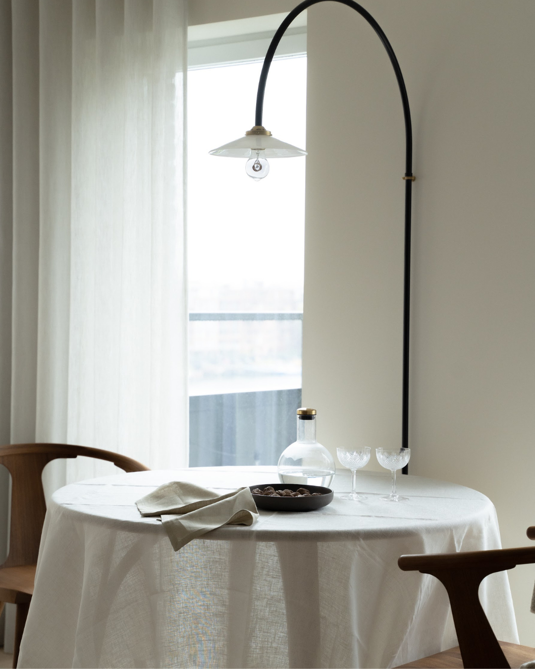 Round 100% linen tablecloth in White