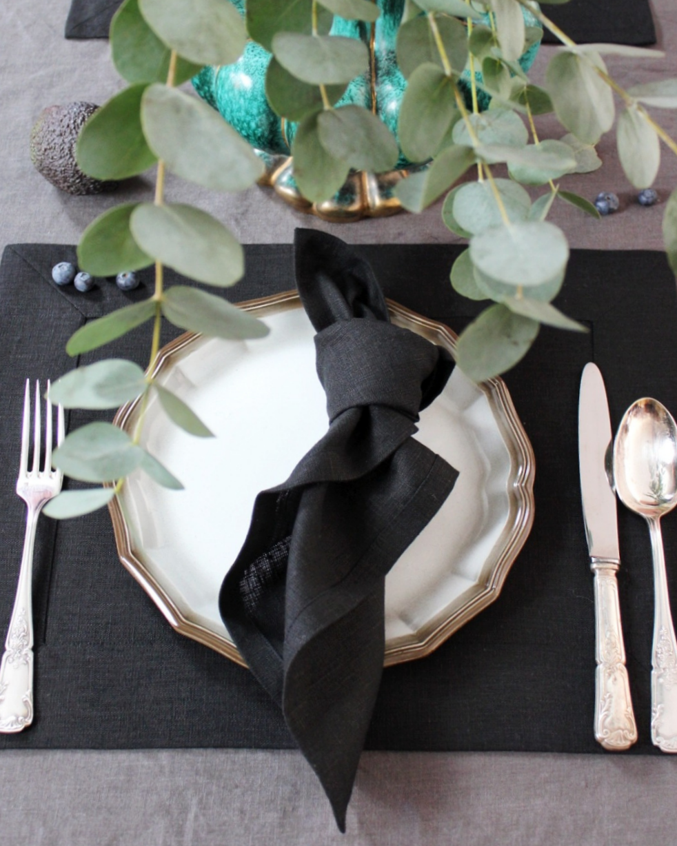 Linen napkin in black colour