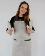 Load image into Gallery viewer, Linen apron in natural linen
