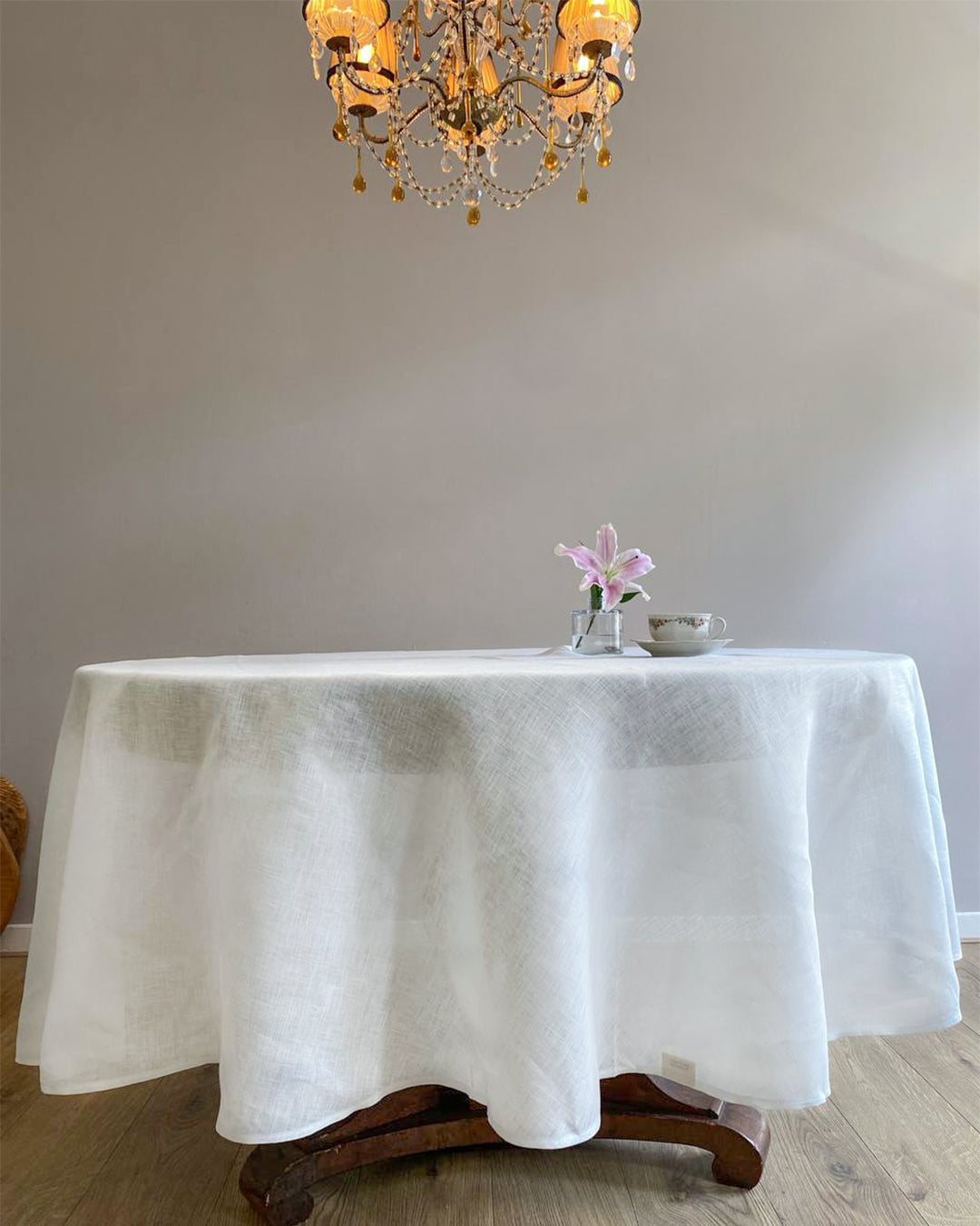 Round 100% linen tablecloth in White