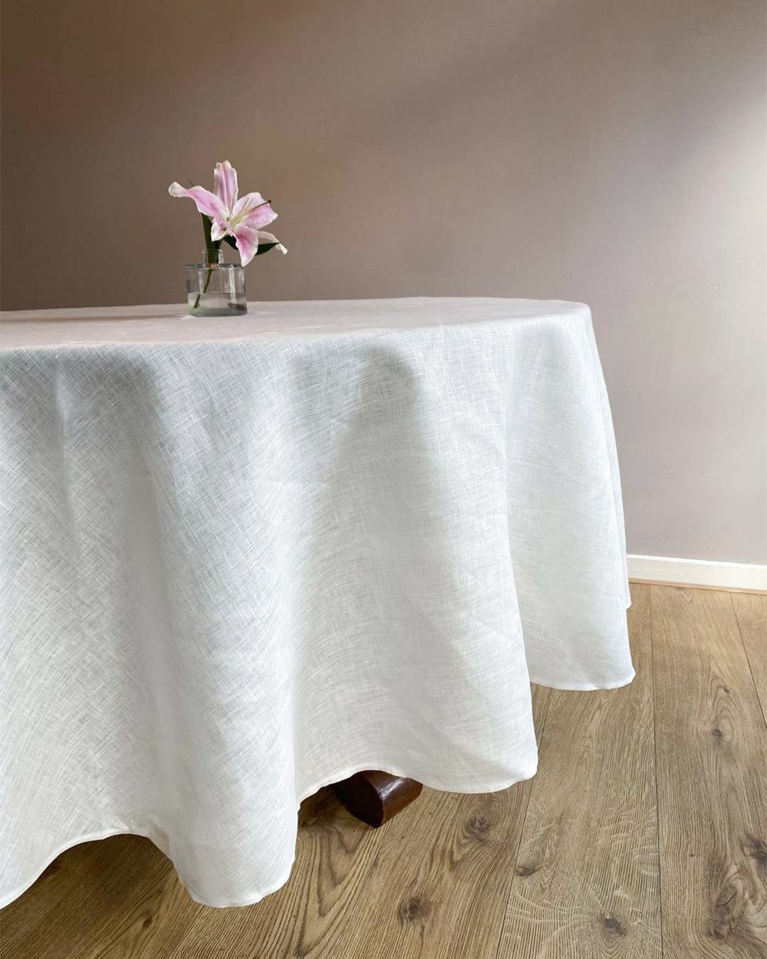 Round 100% linen tablecloth in White